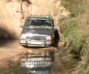 Offroad Camp Karenz - Jeep im Wasser
